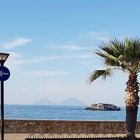 Casa Tranquilla E Luminosa Con Terrazzo A Due Passi Dal Mare Apartamento Brolo Exterior foto