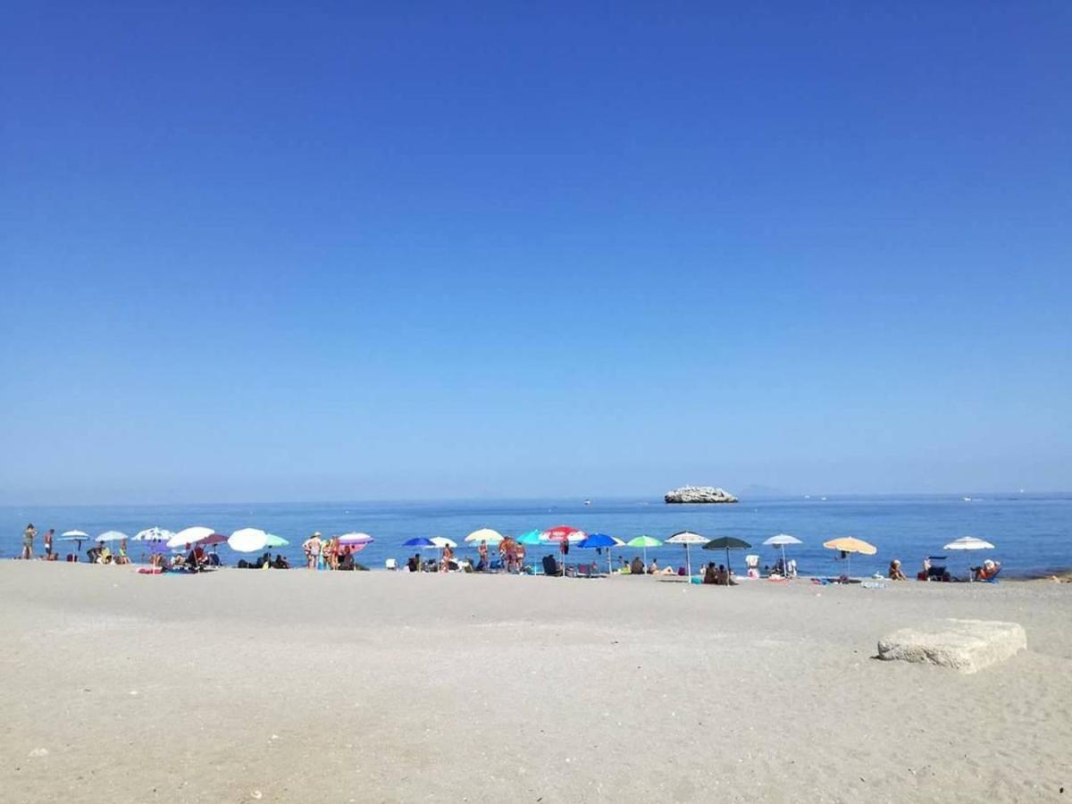 Casa Tranquilla E Luminosa Con Terrazzo A Due Passi Dal Mare Apartamento Brolo Exterior foto