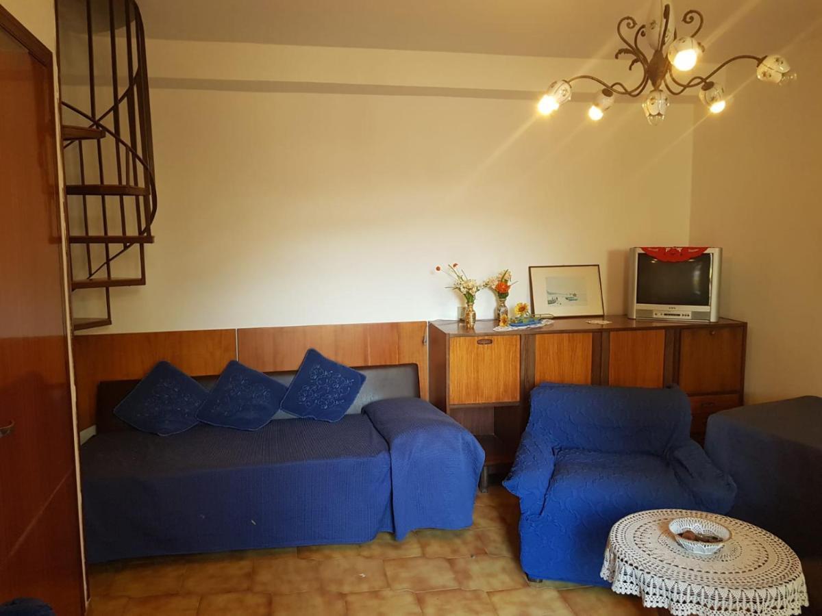 Casa Tranquilla E Luminosa Con Terrazzo A Due Passi Dal Mare Apartamento Brolo Exterior foto
