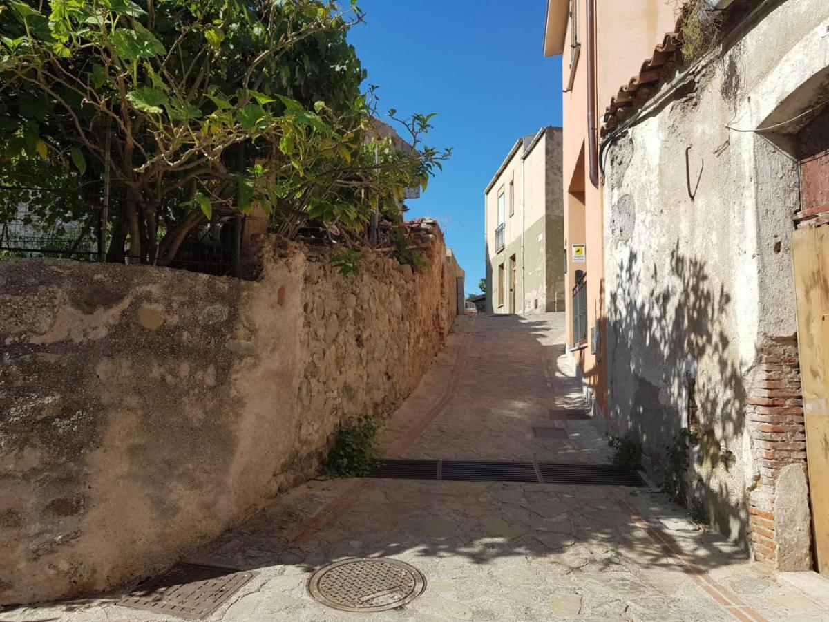 Casa Tranquilla E Luminosa Con Terrazzo A Due Passi Dal Mare Apartamento Brolo Exterior foto