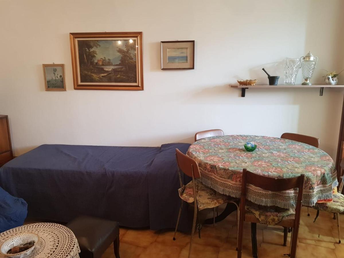 Casa Tranquilla E Luminosa Con Terrazzo A Due Passi Dal Mare Apartamento Brolo Exterior foto