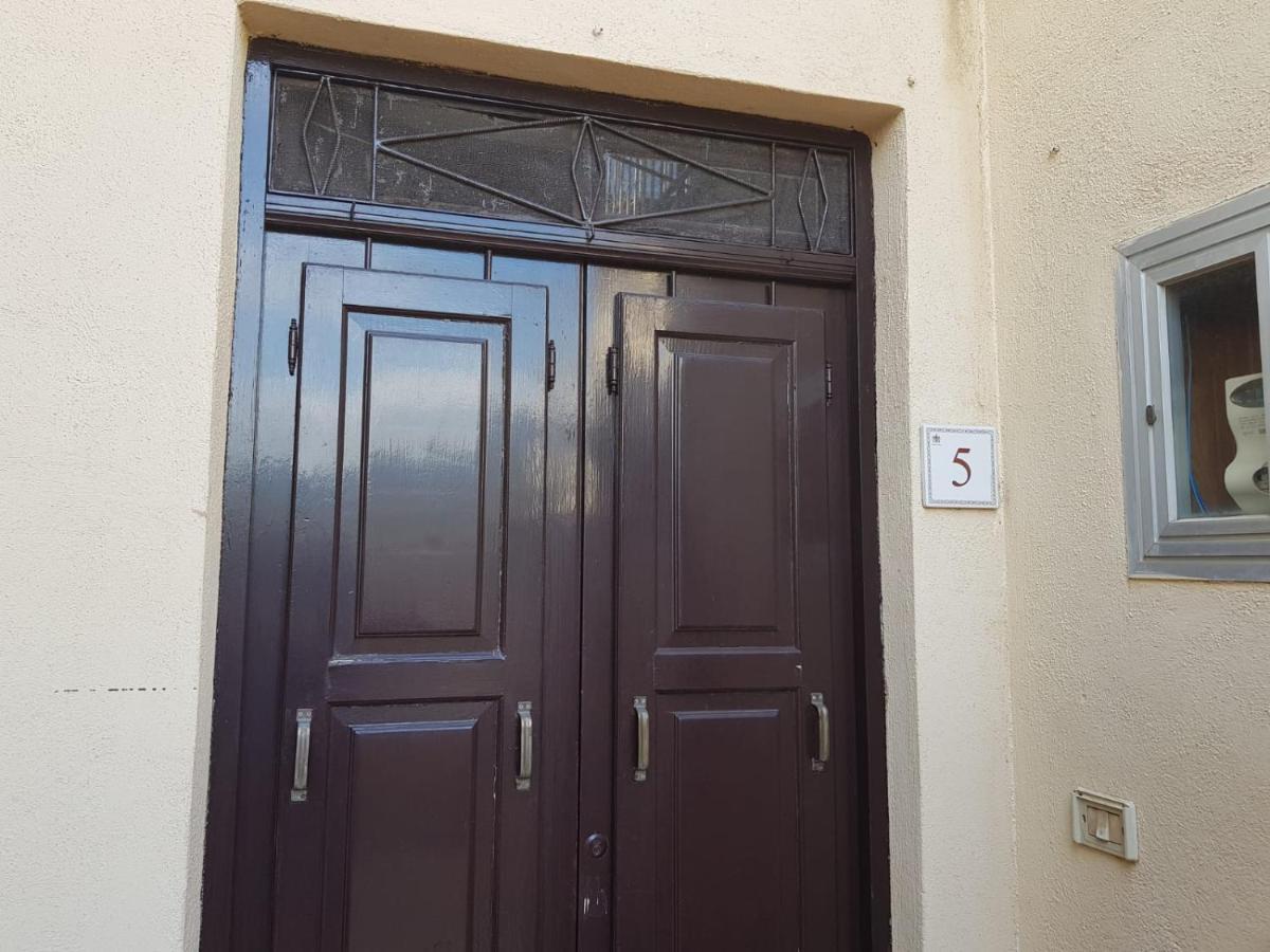 Casa Tranquilla E Luminosa Con Terrazzo A Due Passi Dal Mare Apartamento Brolo Exterior foto