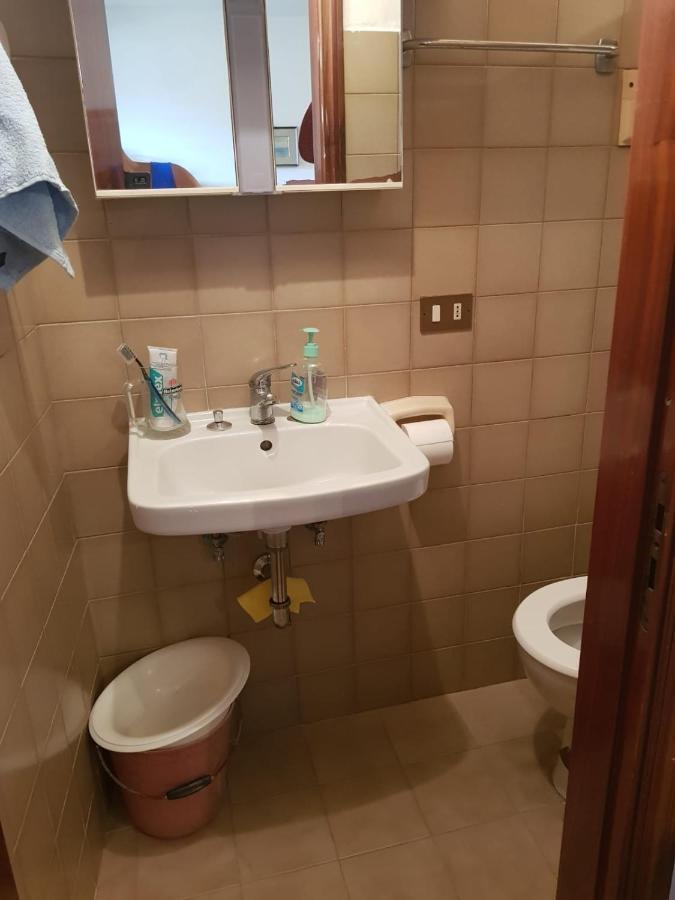 Casa Tranquilla E Luminosa Con Terrazzo A Due Passi Dal Mare Apartamento Brolo Exterior foto